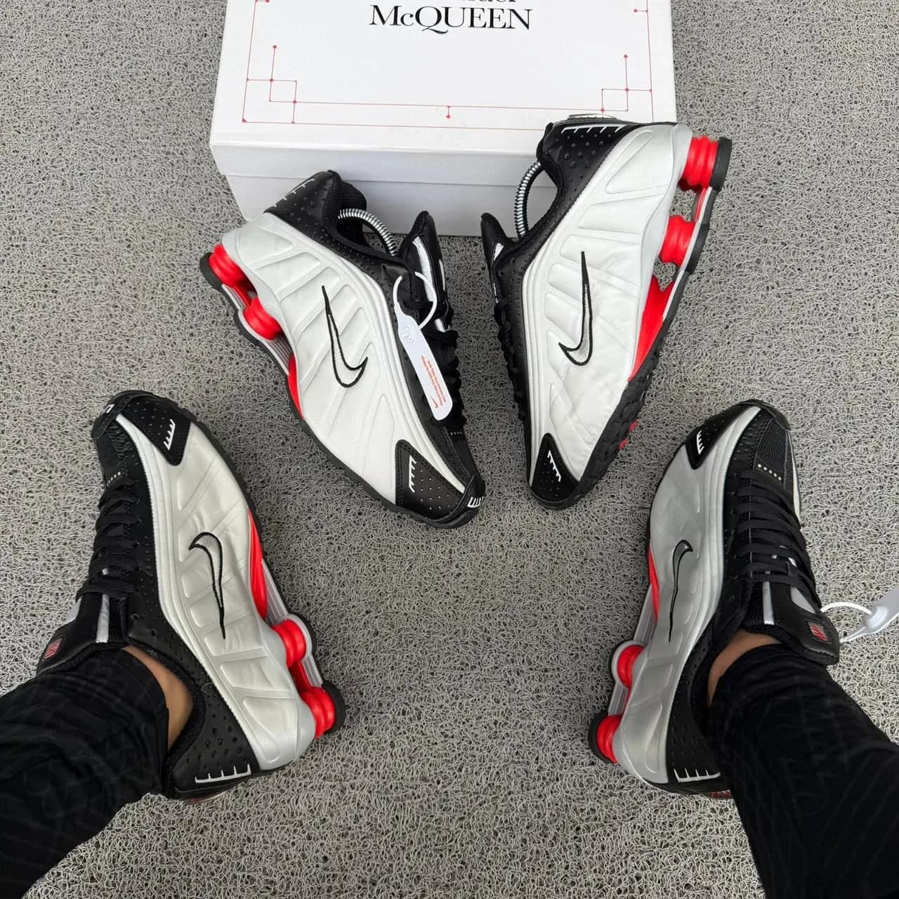 NIKE SHOX
