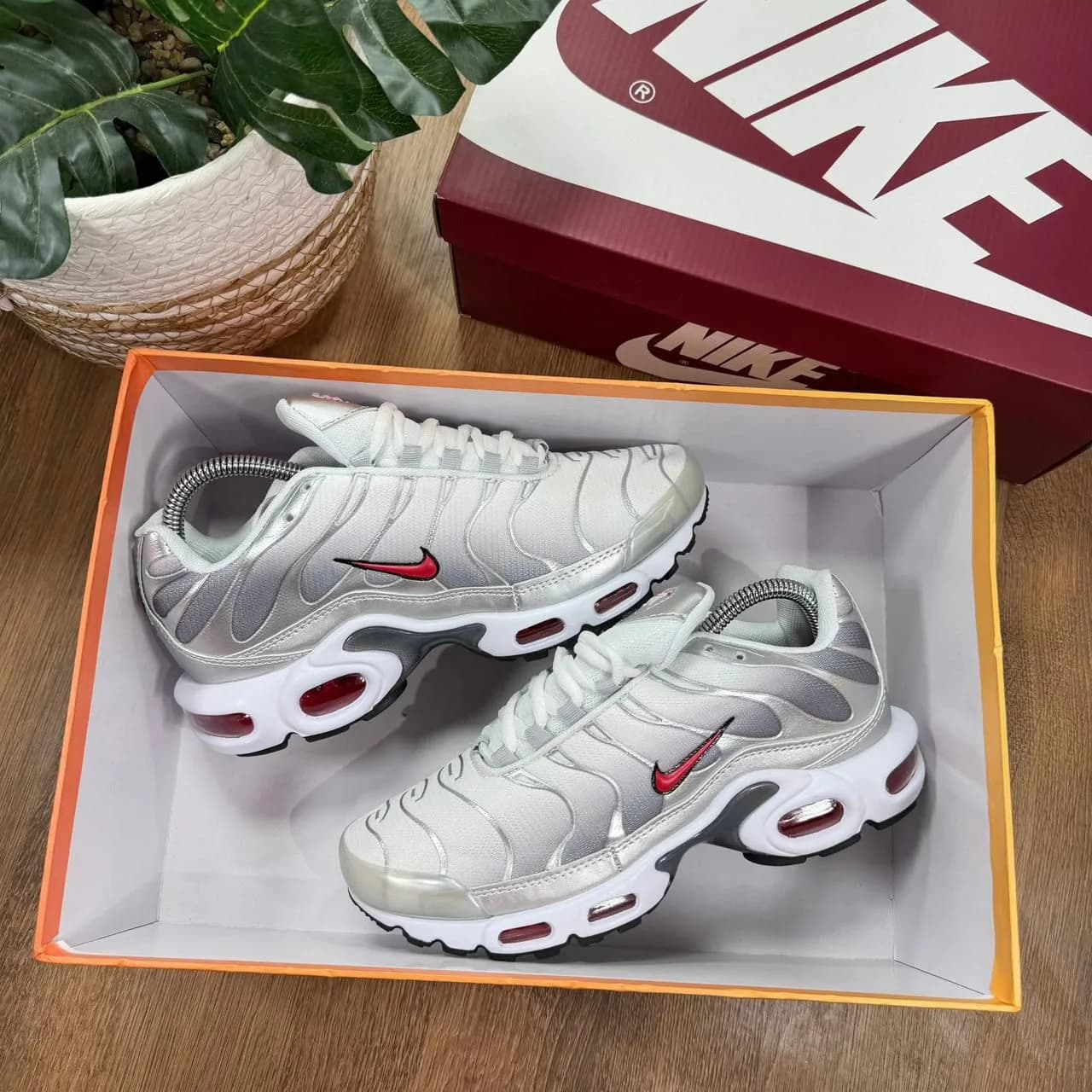 NIKE TN