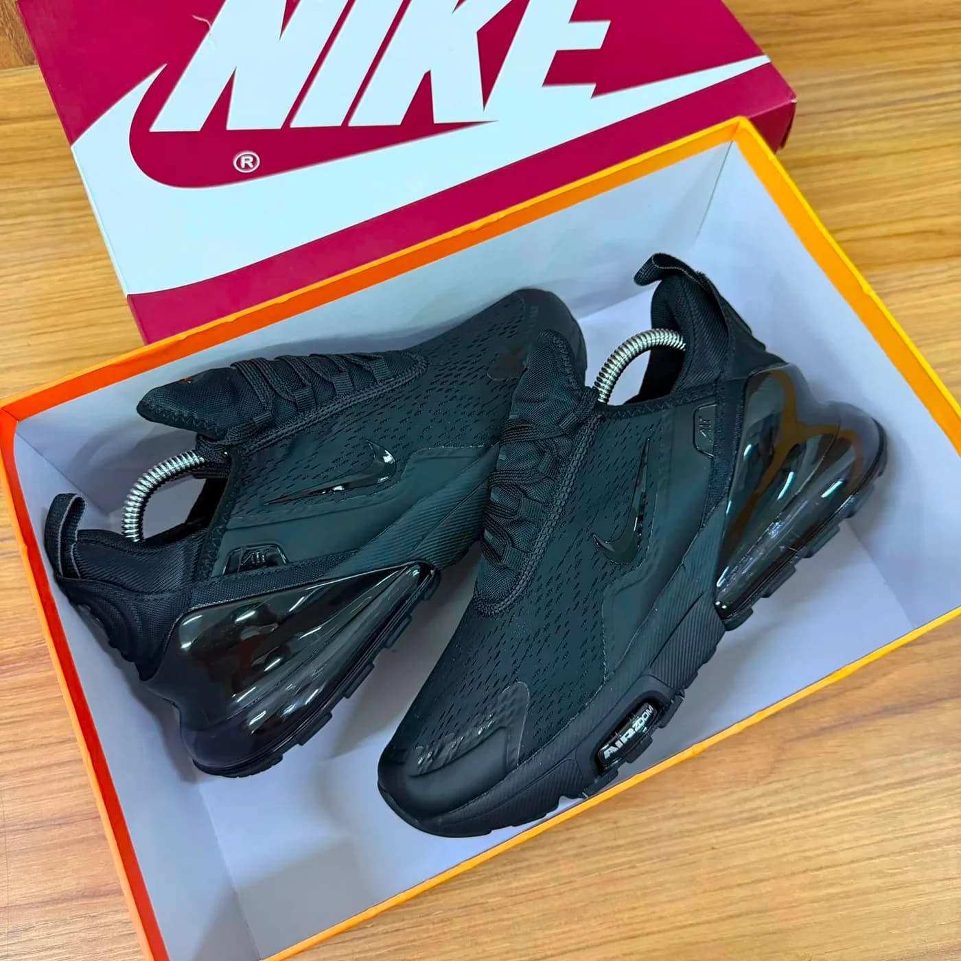 NIKE AIR 270
