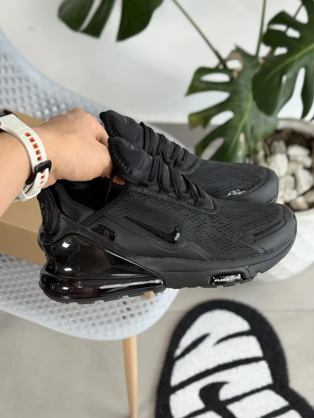 NIKE AIR 270