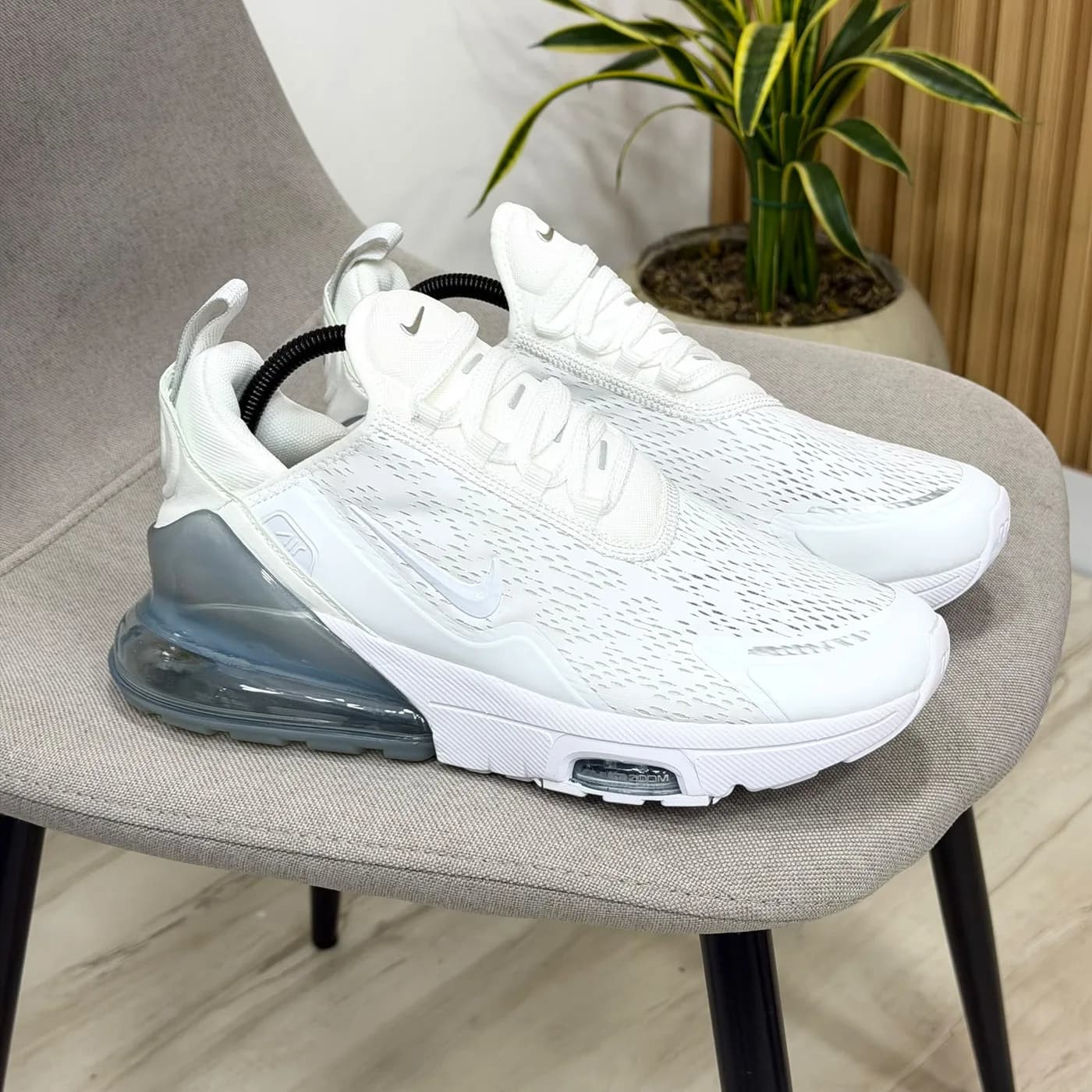 NIKE AIR 270