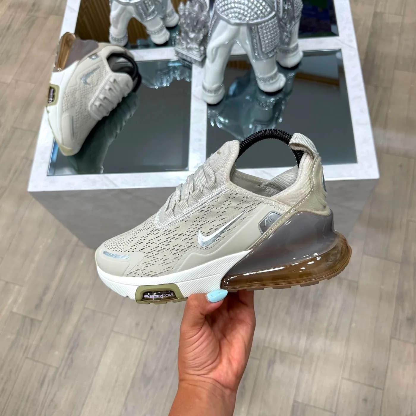NIKE AIR 270