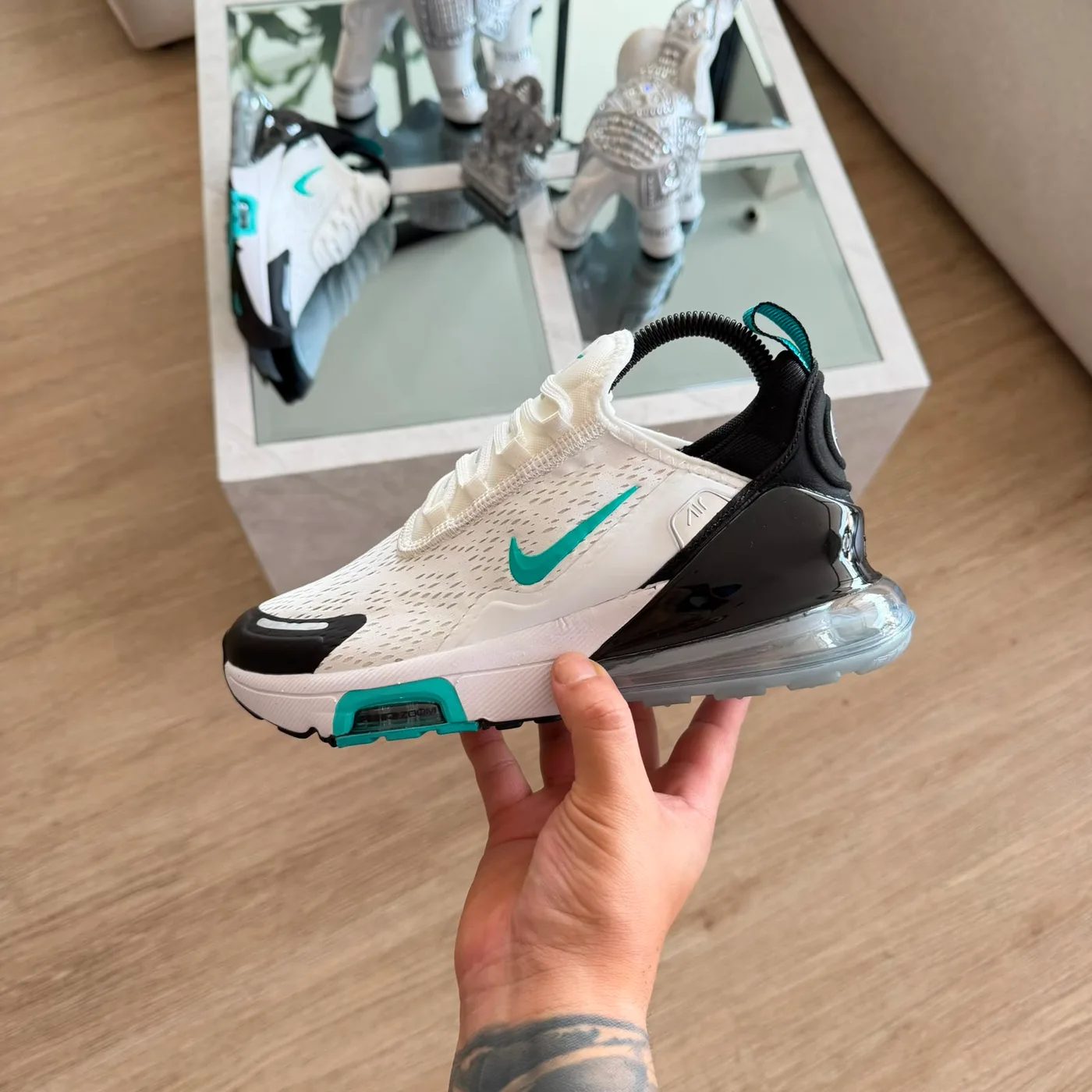 NIKE AIR 270